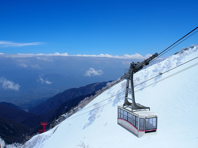 The middle of December: Snow mountain and Ropeway